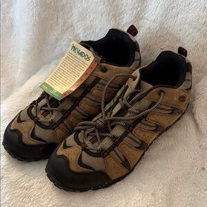 Nevados Men’s Brown and Black Trail Athletic Shoes